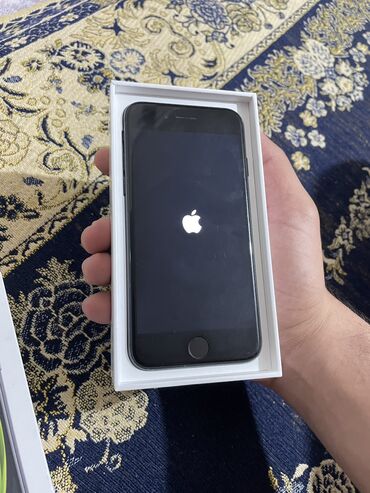 appl: IPhone SE 2020, 64 ГБ, Черный, Битый, Отпечаток пальца, Беспроводная зарядка