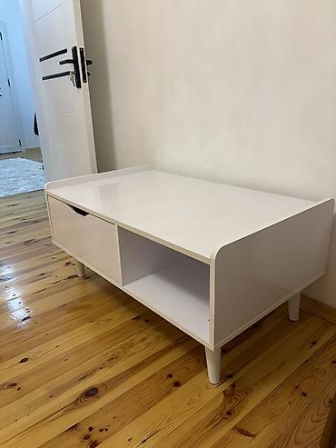 Sifarişlə jurnal masaları: Düz masa, Açılmayan, Təkərsiz, Parlaq laminat — 1