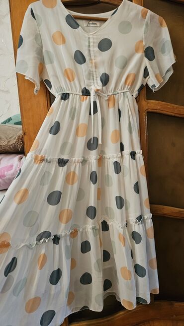 Gündəlik donlar: Qadın geyimləri paketi – 3 ədəd don 1) Ağ əsaslı, iri xallı yay donu — 2