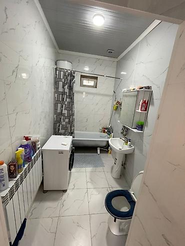 Продажа коттеджей и домов: Жер уй сатылат мал базардын жанында (паяз ата) магазиндин артында 5 — 7