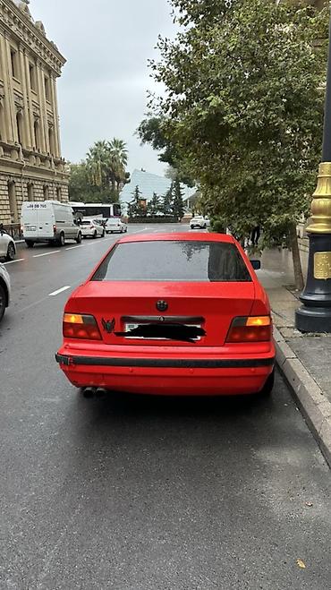 pec satisi: BMW 3 Series E36 sedan – parlaq qırmızı rəngdə, 4 qapılı kuzov. - — 2