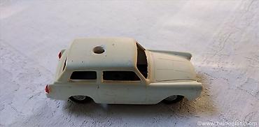 Umetnost i kolekcionarstvo: Mehanotehnika Innocenti Austin A 40, 1:43 plastican, fali pr. maska i — 1
