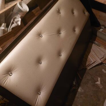 двухъярусные кровати железный: Двуспальная кровать с мягким изголовьем + настенный кронштейн для