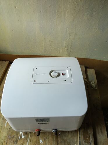 Elektrikli qızdırıcılar və radiatorlar: Ariston 30 l
