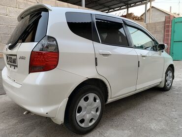 Honda: Honda Fit: 2005 г., 1.3 л, Вариатор, Бензин, Хэтчбэк — 3