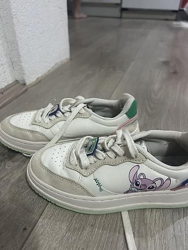 where to find cheap baby items: Bele patike – 2 para 1) Skechers bele patike - Klasičan sportski — 2