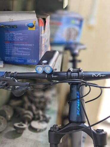 Велоаксессуары: Gaciron v9dp-2000 2000люмен Батарея 6700mah В комплекте кабель провод