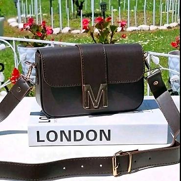 baldinini beograd: Elegantna ženska crossbody torba sa velikim metalnim slovom “M” na — 6
