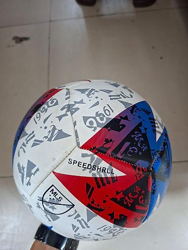 kafa topu 2: Futbol və voleybol topları – müxtəlif modellər - Futbol topları: Ağ — 1