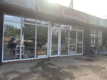 аренда магазина продуктовый: Сдаю пол магазина в аренду. 1линия. половина овощной .есть спрос на