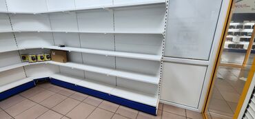 тележка для перевозки продуктов: Продаю витринны в наличии 8 штук есть поворотная часть отдам бесплатно