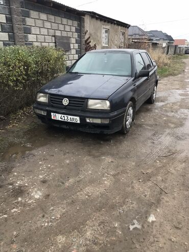 автомобиль вента: Volkswagen Vento: 1992 г., 1.8 л, Механика, Бензин, Седан