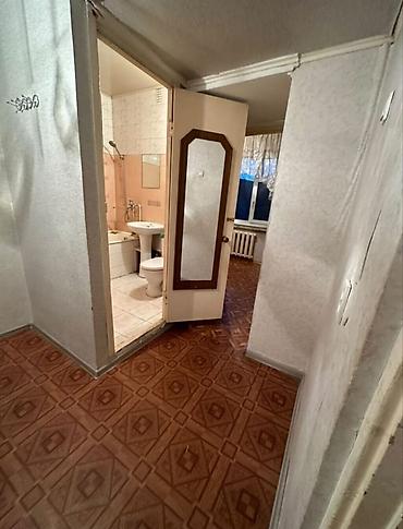 микрорайон: 1 комната, 35 м², Аламедин-1 мкр 105 серия, 2 этаж, Старый ремонт — 4