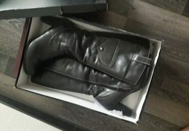 длинные зимние сапоги: Продаю!!! Б/у сапоги. Зимняя. Кожа. Натуральный мех. Размер 39. Цена