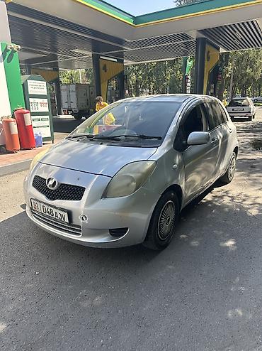 автомаш: Toyota Vitz: 2005 г., 1 л, Вариатор, Бензин, Хэтчбэк — 3