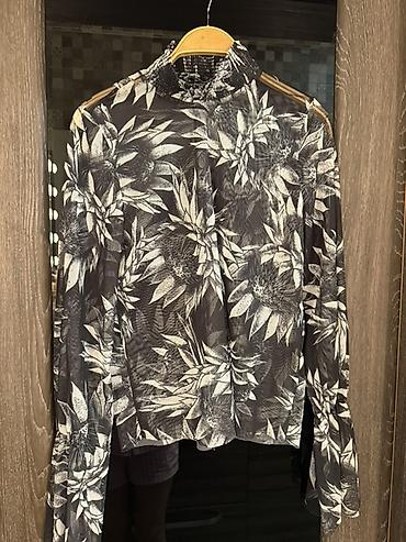 pull bear: Стильная блузка Zara Trafaluc Размер S Красивый цветочный принт в — 1