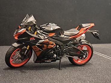 Umetnost i kolekcionarstvo: Motor SUZUKI GSX-R1000R 2021 1:12 - NOVO NOVO! Vrhunski odradjen — 3