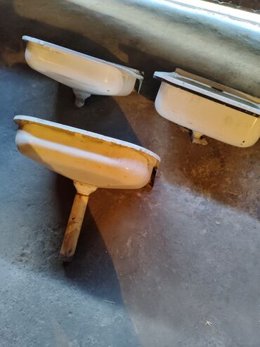 Шифоньеры: Шифоньер с антресолью большой 3 створчатый, разная мебель б/у. Район — 23