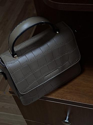 Əl çantası, Charles & Keith, İşlənmiş
