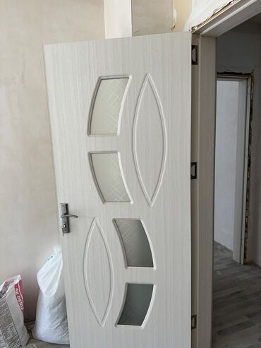 Döşəmə: İşlənmiş Otaq qapısı Plintus ilə, Zəmanətsiz, Ünvandan götürmə