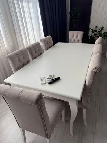 Masalar: Qonaq otağı üçün, İşlənmiş, Açılmayan, Kvadrat masa, 8 stul
