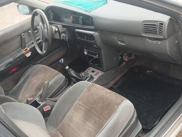 Mazda: Mazda 626: 1989 г., 2.2 л, Механика, Бензин, Седан — 7