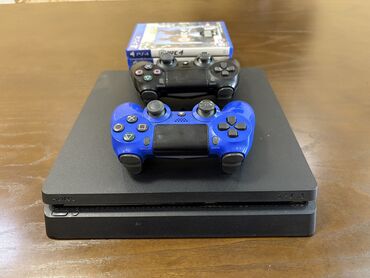 игровой мышка: PlayStation 4 (диски в фирменных боксах): С двумя джойстиками Кабель