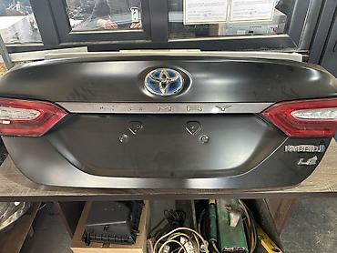 Крышка багажника Toyota Camry Hybrid LE - Оригинальная крышка at lalafo.kg Крышка багажника Toyota Camry Hybrid LE - Оригинальная крышка
