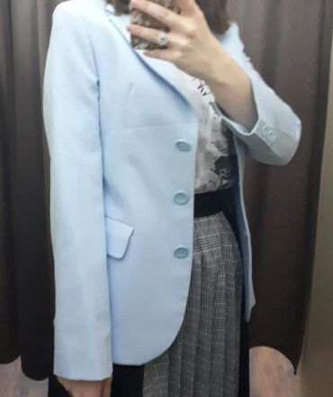 Nov Sisley sako. Samo skinuta etiketa. Prelep klasican model u bebi