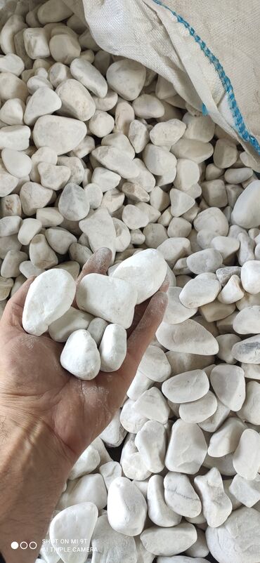 Dekorativ daşlar: Ağ daşlar.Dekorativ Ağ daşlar Təbii daşlardır.kiçik orta və böyük — 13
