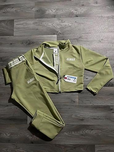 boho: GUESS ženski sportski komplet – gornji deo i donji deo - Model — 3