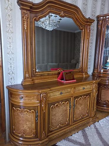 salon dolab: Klassik üslubda yüksək keyfiyyətli qonaq otağı dəsti. Tərkibi: - — 2