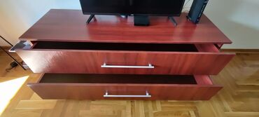 Komode: Na prodaju TV komoda u dosta dobrom stanju kao sa slika (osim dve — 2