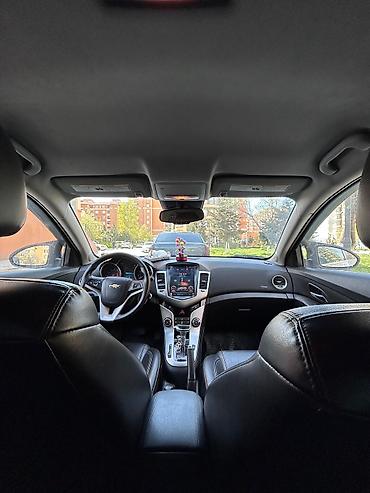 maşın üçün kamera: Chevrolet Cruze: 1.4 l | 2015 il 295 km Sedan — 1
