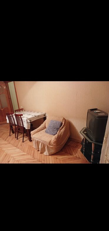 Uzunmüddətli kirayə mənzillər: Gəncənin tam mərkəzində, 2 otaqlı, təmirli, əşyalı mənzil satılır — 8