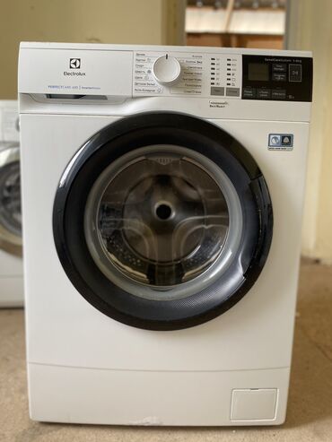 новая стиральная машинка: Стиральная машина Electrolux, Автомат, До 6 кг, Компактная