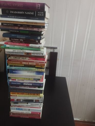 İş dəftərləri: 1-2 manatdan başlayan qiymətlərlə bədii kitablar satılır. 📚 📬