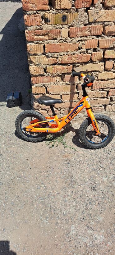 детский трёх колёсный велосипед: Беговел в хорошее состояние для детей от 3 до 5 лет