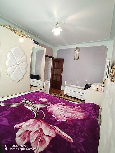 Qonaq otağı dəstləri: Mebel dəsti – klassik üslub Qonaq otağı: - Açıq krem rəngli vitrin — 3