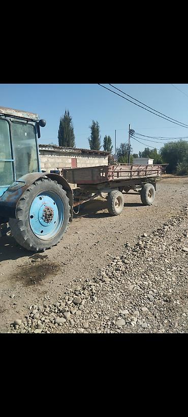 cənazə maşınları: Mavi rəngli MTZ tipli təkərli traktor və qoşqu - Kabinəli, şüşəli MTZ — 2