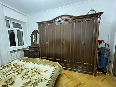 tumbuçka: Klassik üslubda tam yataq dəsti Tərkibi: - 2 nəfərlik taxta çarpayı – — 1