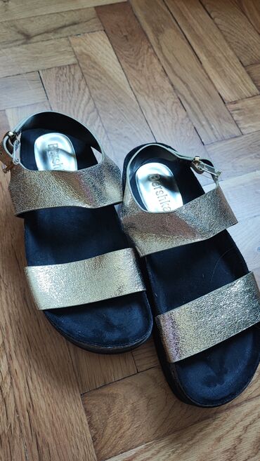 zara zlatne sandale: Sandals, Bershka, 36
