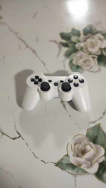 режим 12 с: Беспроводной геймпад в стиле DualShock 3 (белый). Основные — 1