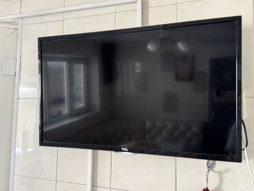 дополнительный экран для ноутбука: Телевизор TOL, диагональ ориентировочно 32–40 дюймов. Плоская панель