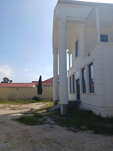 Həyət evləri və villaların satışı: Satılır: həyət evi/villa - İki mərtəbəli, sütunlu fasadlı geniş həyət — 27