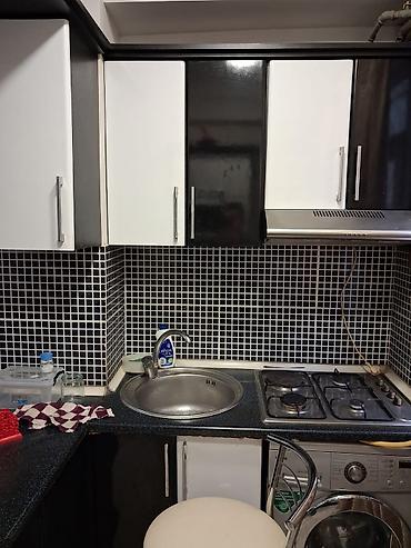 Uzunmüddətli kirayə mənzillər: Mənzil yeni təmirdən çıxıb. 2 otaq studio tipli mənzildir. Əşyalı — 7