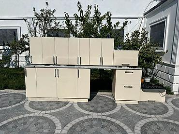 Кухонные гарнитуры: Salam. Uzunluğu 3.5m . Üzərində qaz verilir. İdeal mebeldir. Çürüyü — 2