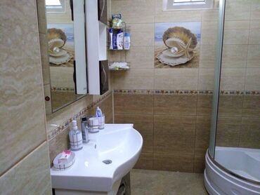 Həyət evləri və villaların satışı: 7 otaqlı, 231 kv. m, Orta təmir — 28