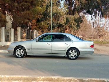 arxa fara: Mercedes-Benz E 200: 2 l | 2002 il Sedan