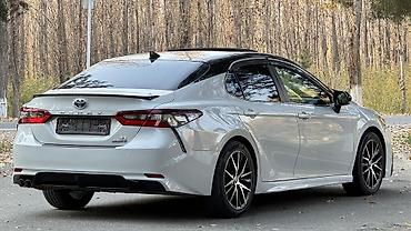 алтын жуугуч: Toyota Camry: 2022 г., 2.5 л, Вариатор, Гибрид, Седан — 2